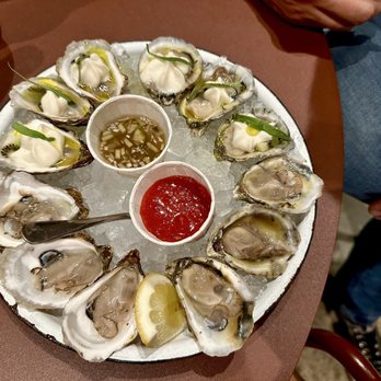Fishmonger - Chef Set Oyster - Dive Bars Near Me - Nashville, Tennessee