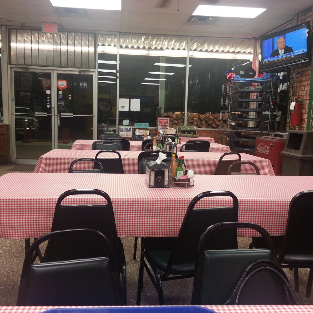 Carter's Bar-B-Que - Charming yet classic BBQ joint look and feel! - Barbeque Near Me - Longview, Texas