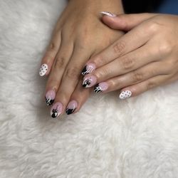 The Nail Room - Cat nail design