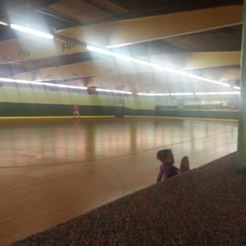 Skateland - Lol and that's how busy the place is .... - Skating Rinks Near Me - Bakersfield, California