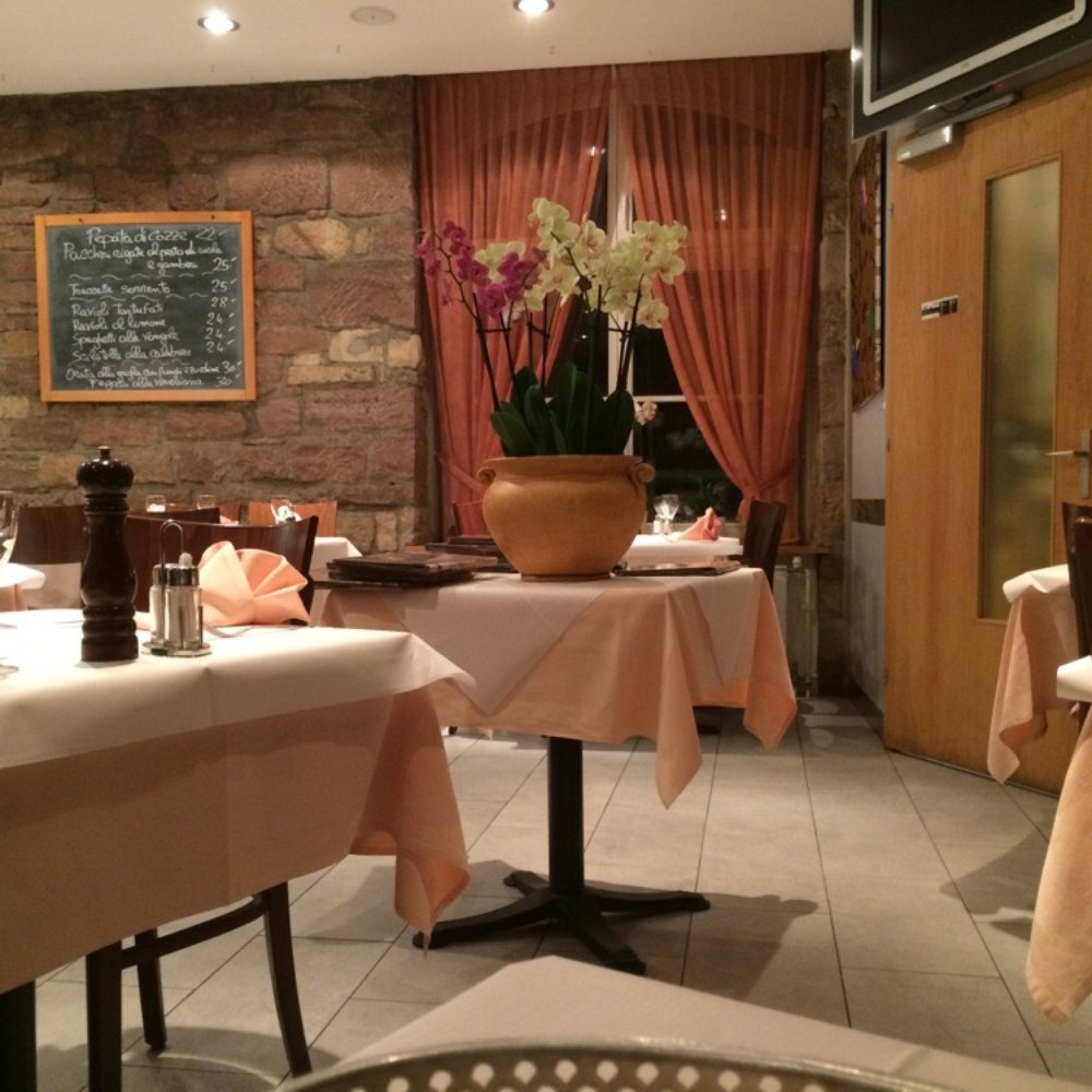 Restaurant Pizzeria ROMA Basel - Pizza Near Me - Basel, BS