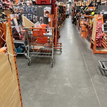 The Home Depot - Full carts in aisles - Hardware Stores Near Me - Charlotte, North Carolina The Home Depot - Full carts in aisles - Hardware Stores Near Me - Charlotte, North Carolina