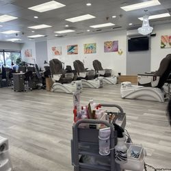 TJ Nails - Salon is huge inside. Came on a Monday and only had two employees @ 9:30 am.