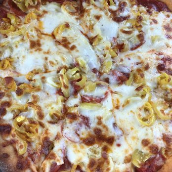 Renato's Pizza - This is their NY style thin crust with pepperoni and banana peppers. - Pizza Near Me - Niles, Ohio