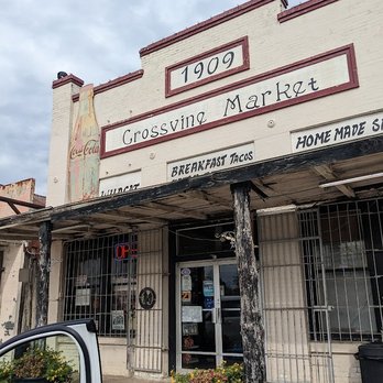 Crossvine Market - Entrance - Grocery Near Me - Waelder, Texas