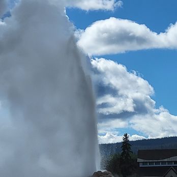 Yellowstone Recreation - Old faithful - Tours Near Me Yellowstone Recreation - Old faithful - Tours Near Me