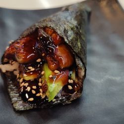 Motto Motto Revolving Sushi Bar - Unagi hand roll