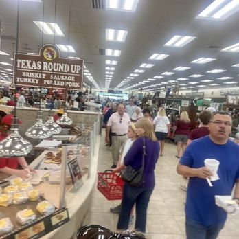 Buc-ee’s - People everywhere - Gas Stations Near Me - Fort Valley, Georgia Buc-ee’s - People everywhere - Gas Stations Near Me - Fort Valley, Georgia