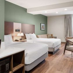 La Quinta Inn & Suites by Wyndham Lincoln - Guest room