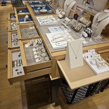 Brighton - Sherman Oaks - Jewelry - Accessories Near Me - Sherman Oaks, California