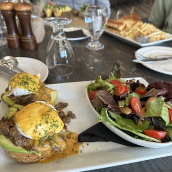 The Sycamore - American Near Me - Glendale, California