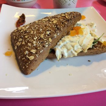 Theetuin Ik En Mijn Moeder - Goat cheese sandwich - Coffee & Tea Near Me - Eschmarke, OV Theetuin Ik En Mijn Moeder - Goat cheese sandwich - Coffee & Tea Near Me - Eschmarke, OV