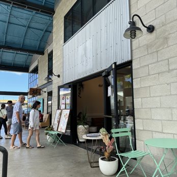 ALO Cafe Hawaii - Outside - Juice Bars & Smoothies Near Me - Honolulu, Hawaii ALO Cafe Hawaii - Outside - Juice Bars & Smoothies Near Me - Honolulu, Hawaii