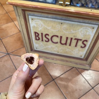 La Cure Gourmande - Raspberry Cookie - Candy Stores Near Me - Paris, 75