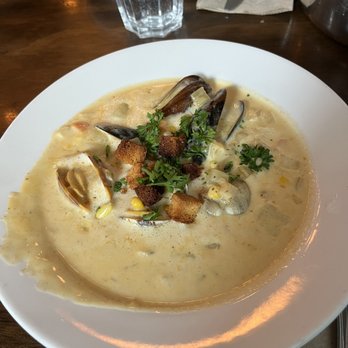 Harbour Oyster + Bar - Cocktail Bars Near Me - Vancouver, British Columbia Harbour Oyster + Bar - Cocktail Bars Near Me - Vancouver, British Columbia