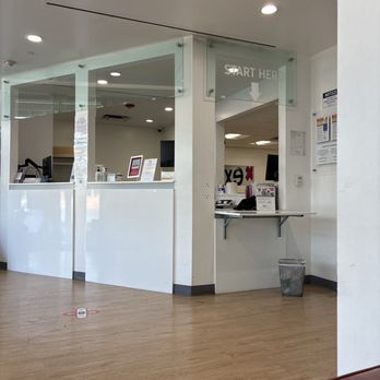 Exer Urgent Care - Pasadena - Del Mar Blvd - Front desk where you check in on an iPad - Urgent Care Near Me - Pasadena, California