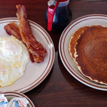 Waterfalls Cafe - Riverside breakfast - American Near Me - Magnolia, Texas Waterfalls Cafe - Riverside breakfast - American Near Me - Magnolia, Texas