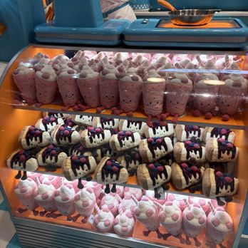 FAO Schwarz - Jelly cat Diner Experience - Toy Stores Near Me - New York, New York