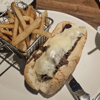 Yard House - Cheesesteak - Bars Near Me - East Rutherford, New Jersey Yard House - Cheesesteak - Bars Near Me - East Rutherford, New Jersey
