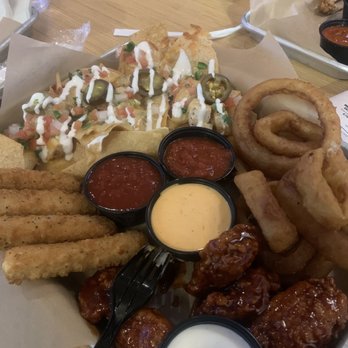 Buffalo Wild Wings - Sampler - Chicken Wings Near Me - Plantation, Florida