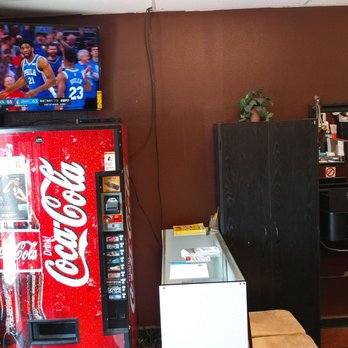 DW Barbershop - Barbers Near Me - Emeryville, California DW Barbershop - Barbers Near Me - Emeryville, California