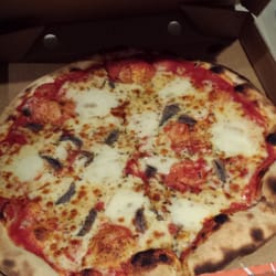 Pizza Gusto - Delicious Napoletana Classica: tomato, bacconcini cheese, anchovies, and oregano.