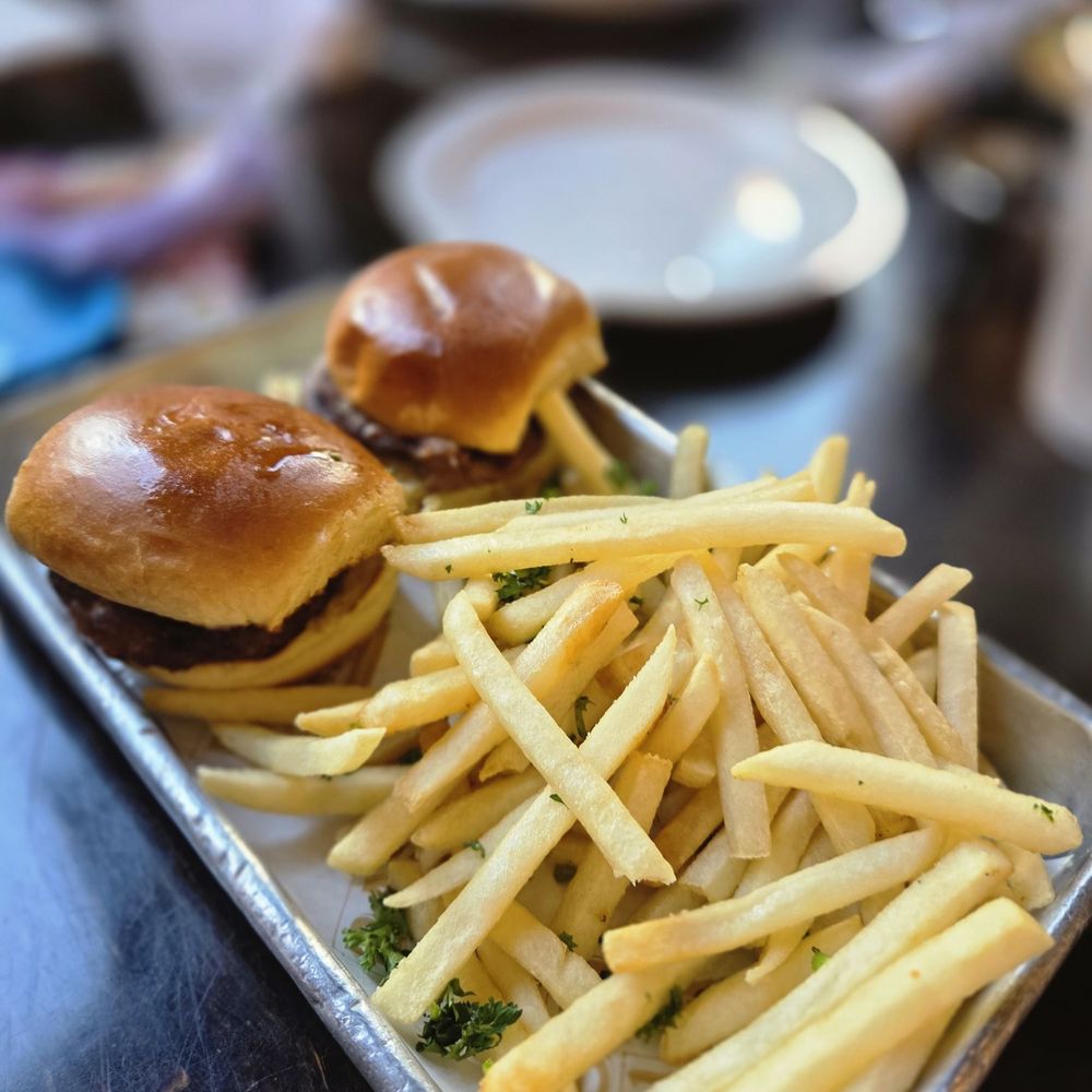 My daughter ordered the kids meal sliders. Not pictured is the garnishes on the side that they separated.