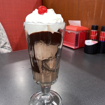 Friendly's - Forbidden fudge brownie sundae - this is a medium! - Ice Cream & Frozen Yogurt Near Me - Robbinsville Township, New Jersey