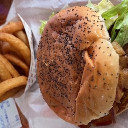 Bacon Cheeseburger and onion rings Bacon Cheeseburger and onion rings
