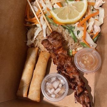 Para Po - Combo #2 pancit, 2 pcs pork bbq, and 2 pcs of beef lumpia - Food Trucks Near Me - Webster, Texas Para Po - Combo #2 pancit, 2 pcs pork bbq, and 2 pcs of beef lumpia - Food Trucks Near Me - Webster, Texas