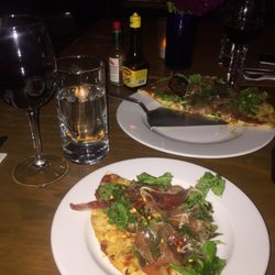 Franca Bistro - Vinito tinto de la casa y pizza franca