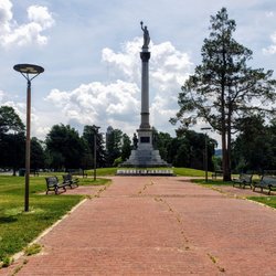 Monument in Penn Park