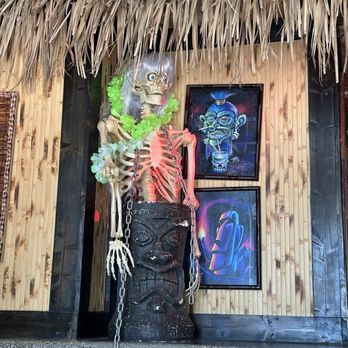 Huli Huli Tiki Lounge - Dining room area - Lounges Near Me - Powell, Ohio Huli Huli Tiki Lounge - Dining room area - Lounges Near Me - Powell, Ohio