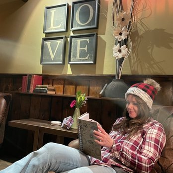 Highland Haven Creekside Inn - Lounge area in our room with plenty of beautiful decor items - Bed & Breakfast Near Me - Evergreen, Colorado Highland Haven Creekside Inn - Lounge area in our room with plenty of beautiful decor items - Bed & Breakfast Near Me - Evergreen, Colorado