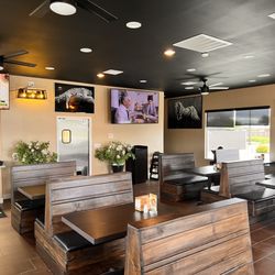 El Duran Taco Shop - Dining room