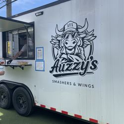 Auzzy’s Smasher & Wings - Food truck.