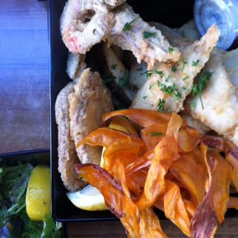 Fishmongers Manly - Share platter for 2: choice of grilled/battered fish, oysters (raw), crumbed calamari, potato scallops, fried prawns & chips - Seafood Near Me - Manly, NSW