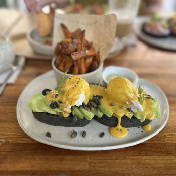 Bloome by Sasha - Black Moon Benedicts - Breakfast & Brunch Near Me - Barcelona, B Bloome by Sasha - Black Moon Benedicts - Breakfast & Brunch Near Me - Barcelona, B