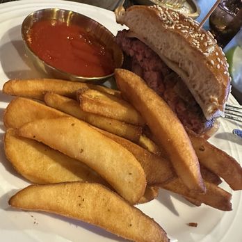 L'Avenue - Classic Burger - Cocktail Bars Near Me - Glendale, California