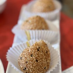 Yan Peninsula - Lava salted egg sesame ball
