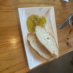 Warm bread and dipping seasoned oil. Yum