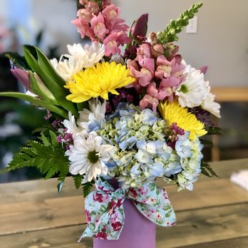 Linden Floral - Fresh mixed vase - Florists Near Me - Fremont, Michigan Linden Floral - Fresh mixed vase - Florists Near Me - Fremont, Michigan