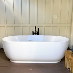 Soaking tub in the patio