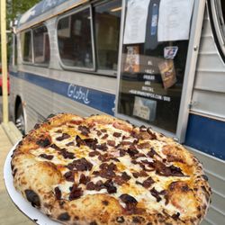 Blue Sparrow - Pizza with bacon