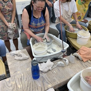 La Mano Pottery - Art Schools Near Me - New York, New York