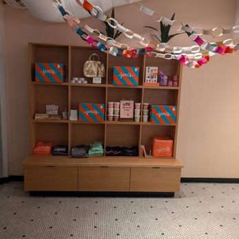Jeni's Splendid Ice Creams - Great for gifts. - Ice Cream & Frozen Yogurt Near Me - Scottsdale, Arizona Jeni's Splendid Ice Creams - Great for gifts. - Ice Cream & Frozen Yogurt Near Me - Scottsdale, Arizona