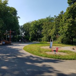 Spielplatz Vielohwisch - Rutsche und Schaukel