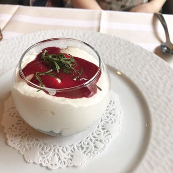 Les Sales Gosses - Dessert with yogurt, jam, ice cream, and graham cracker crumbs. Yum! - French Near Me - Strasbourg, 67 Les Sales Gosses - Dessert with yogurt, jam, ice cream, and graham cracker crumbs. Yum! - French Near Me - Strasbourg, 67