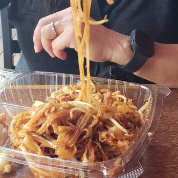 BGs Food Cartel - Wife's Thai - Food Trucks Near Me - Beaverton, Oregon