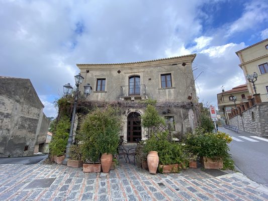 Bar Vitelli by null